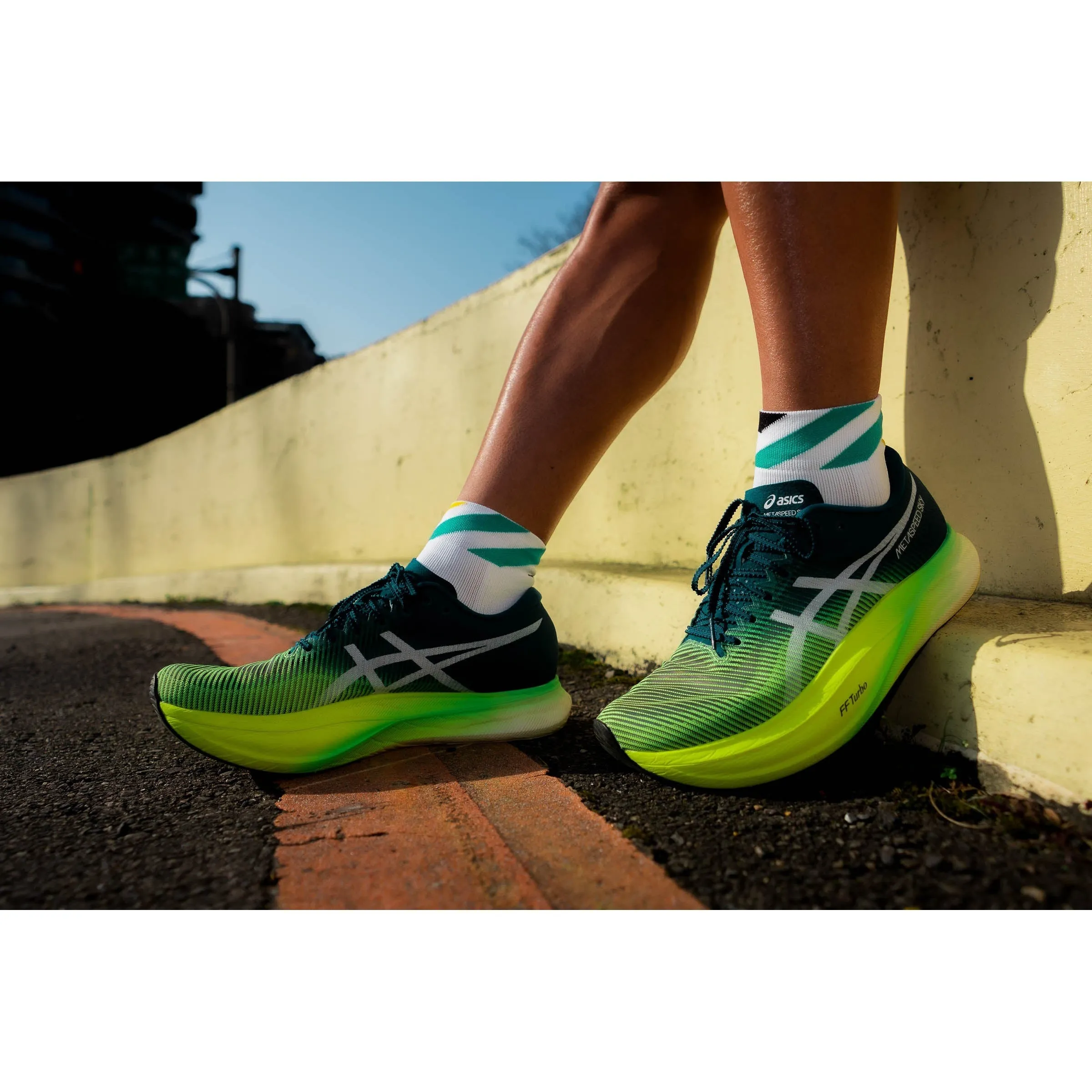 INCYLENCE RUNNING SOCKS - PLATFORMS SHORT WHITE GREEN