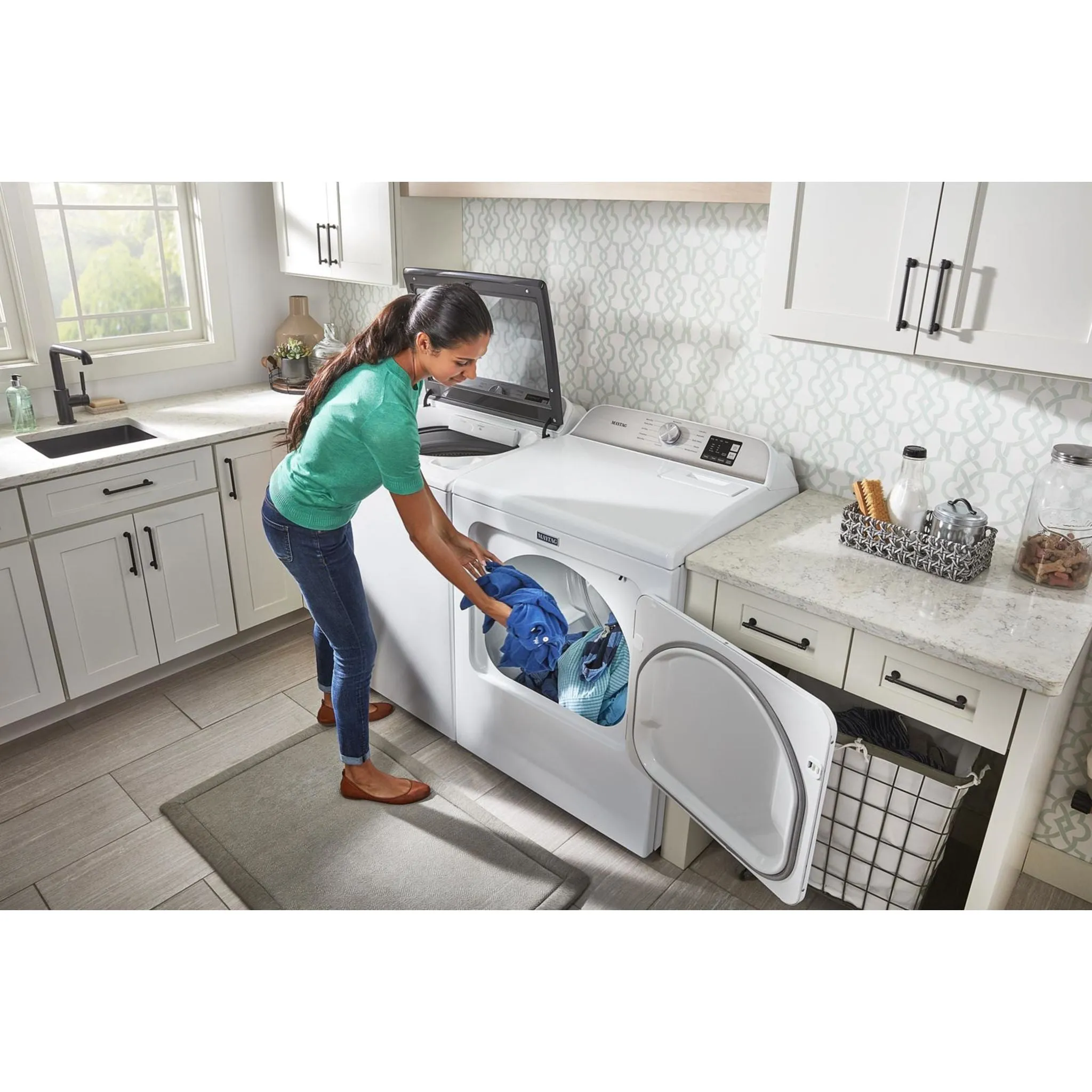 Maytag Top Load Gas Dryer with Advanced Moisture Sensing - 7.0 cu. ft. (MGD6200KW)