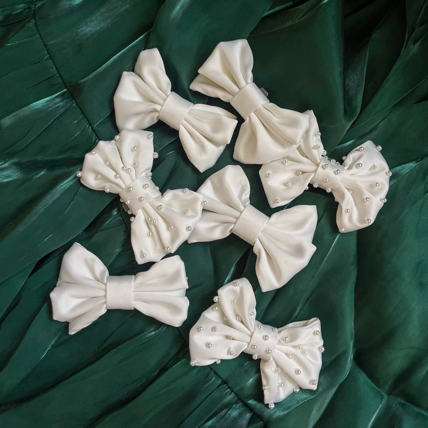 Mini Bow White Satin Pearl Toe Clip