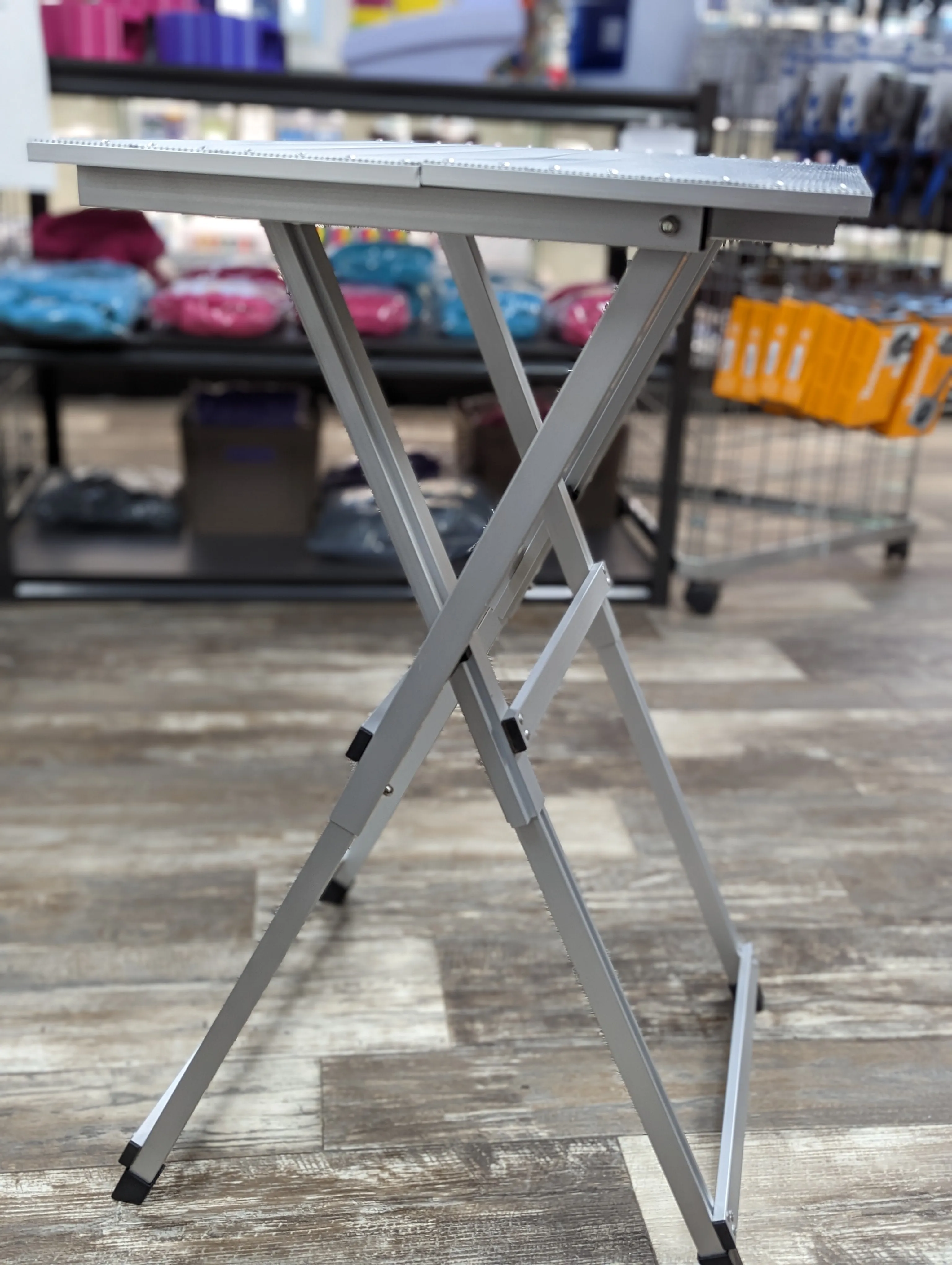 Ultra-Light Ringside Table
