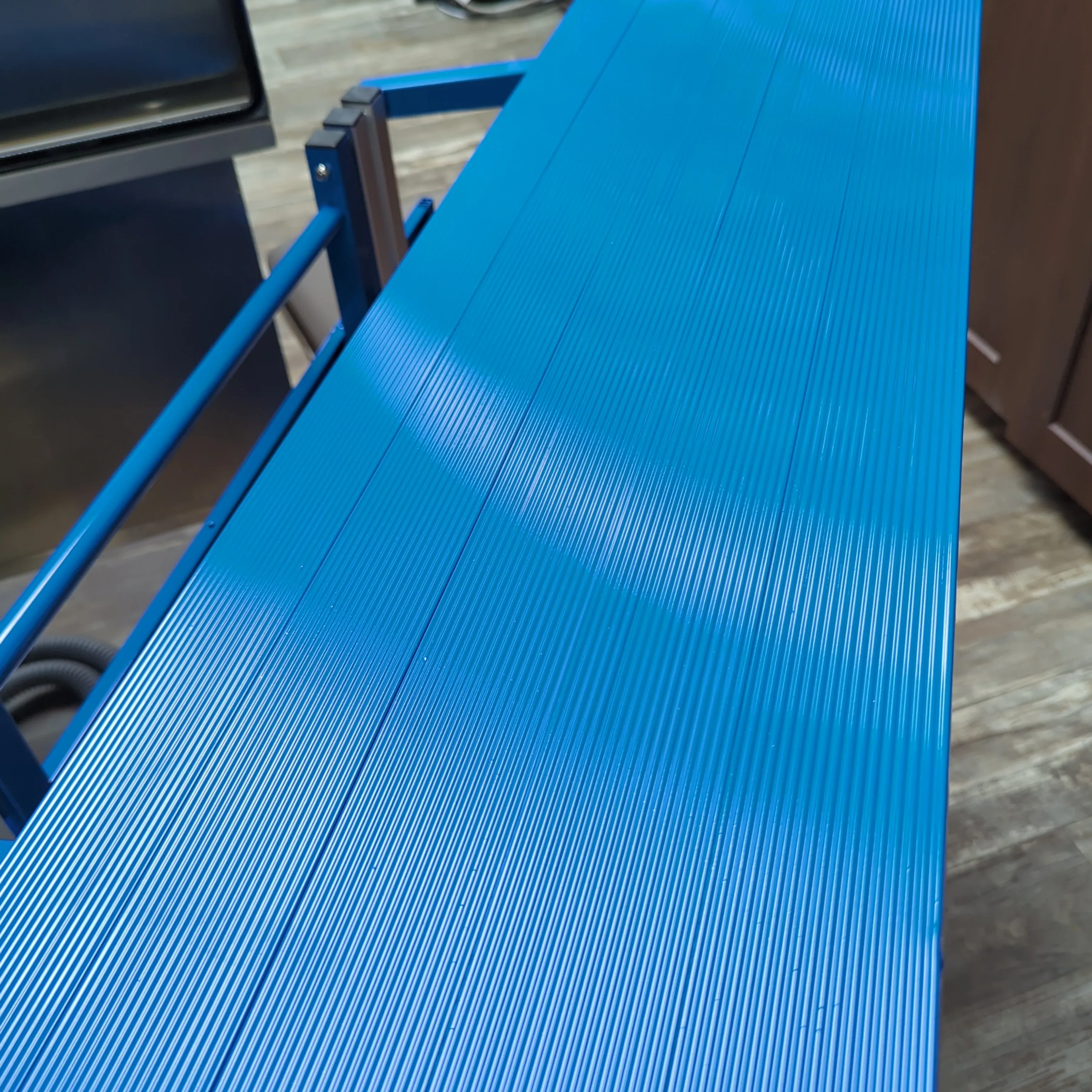 Ultra-Light Ringside Table