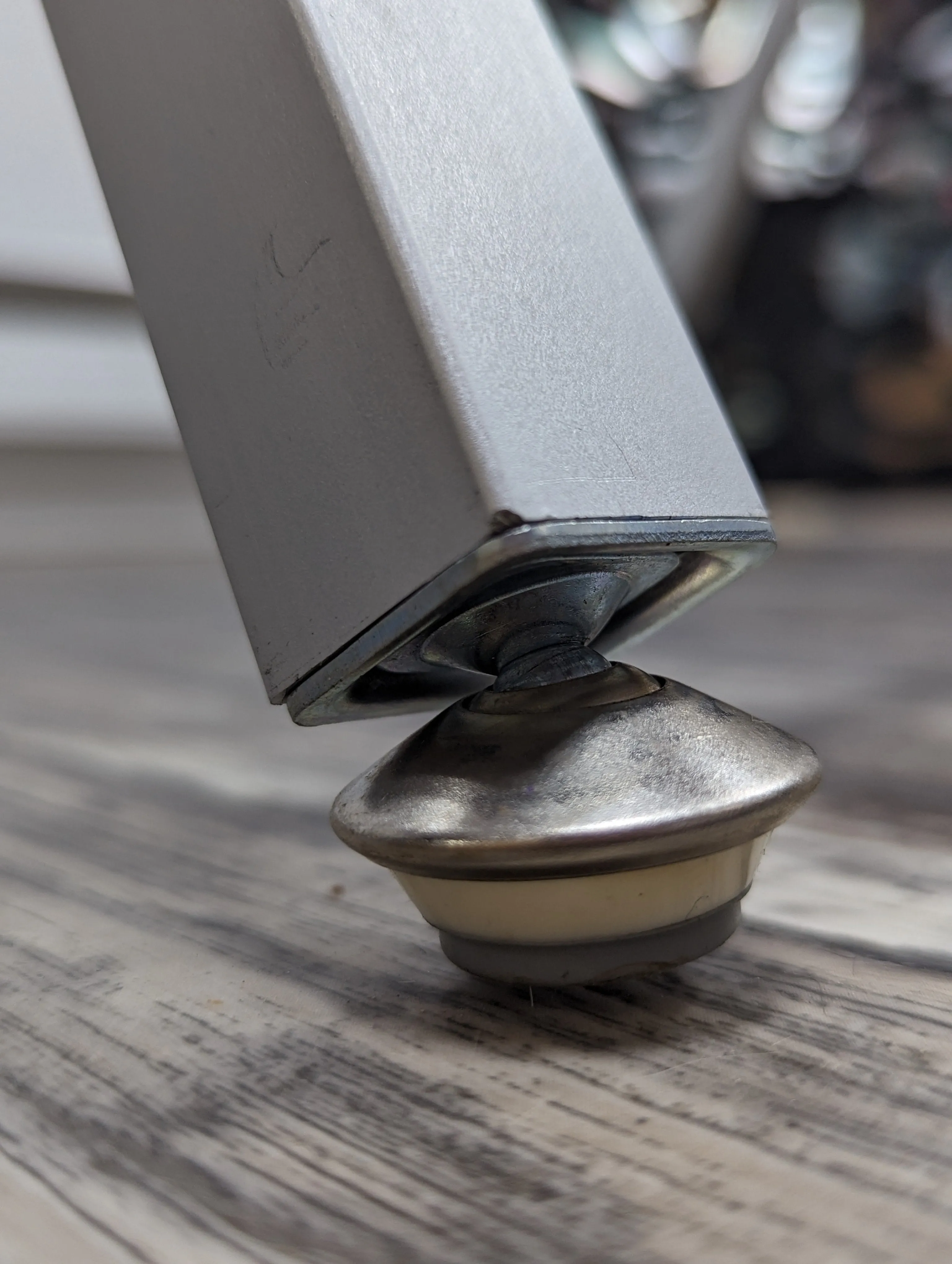 Ultra-Light Ringside Table