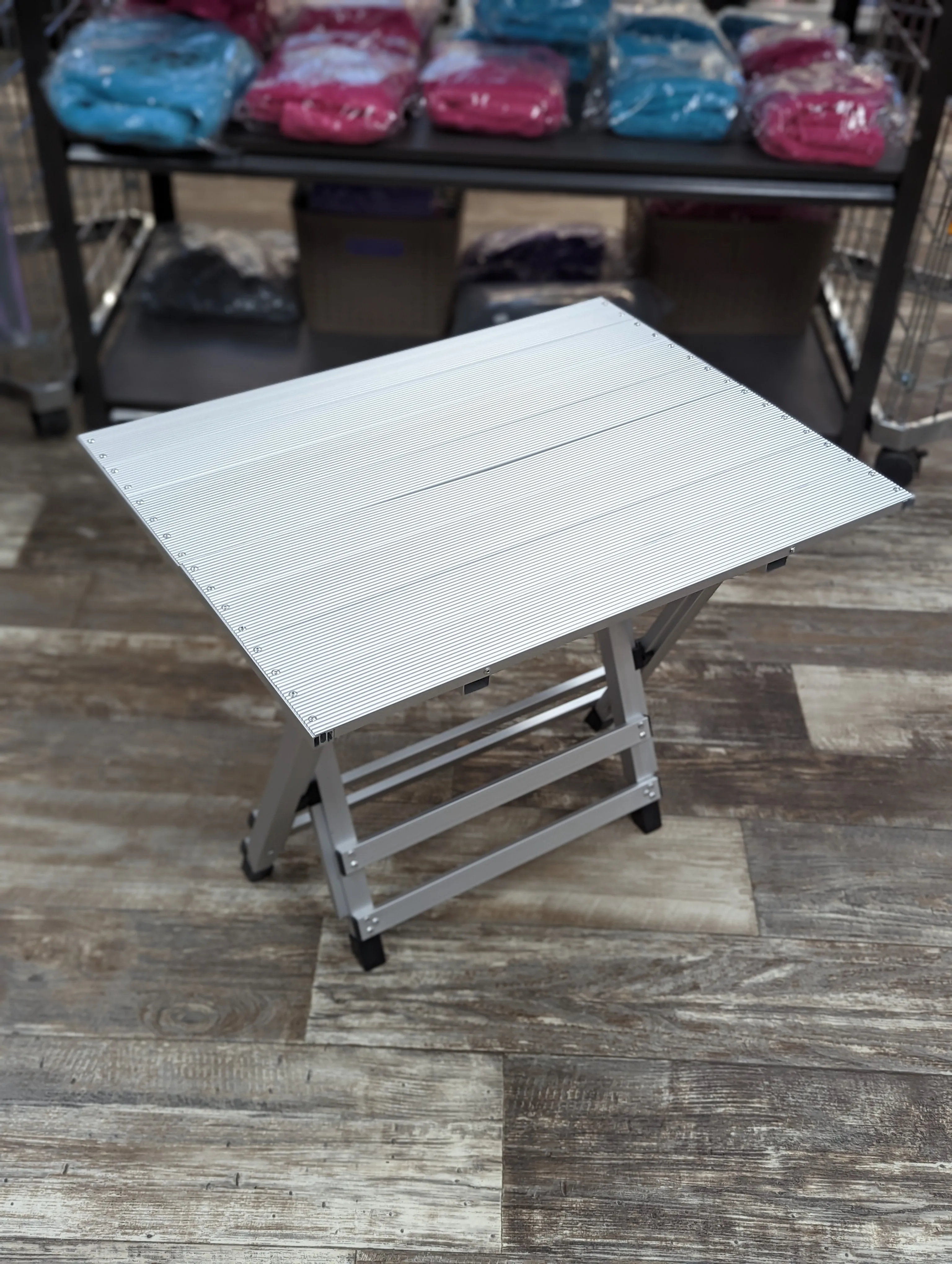 Ultra-Light Ringside Table