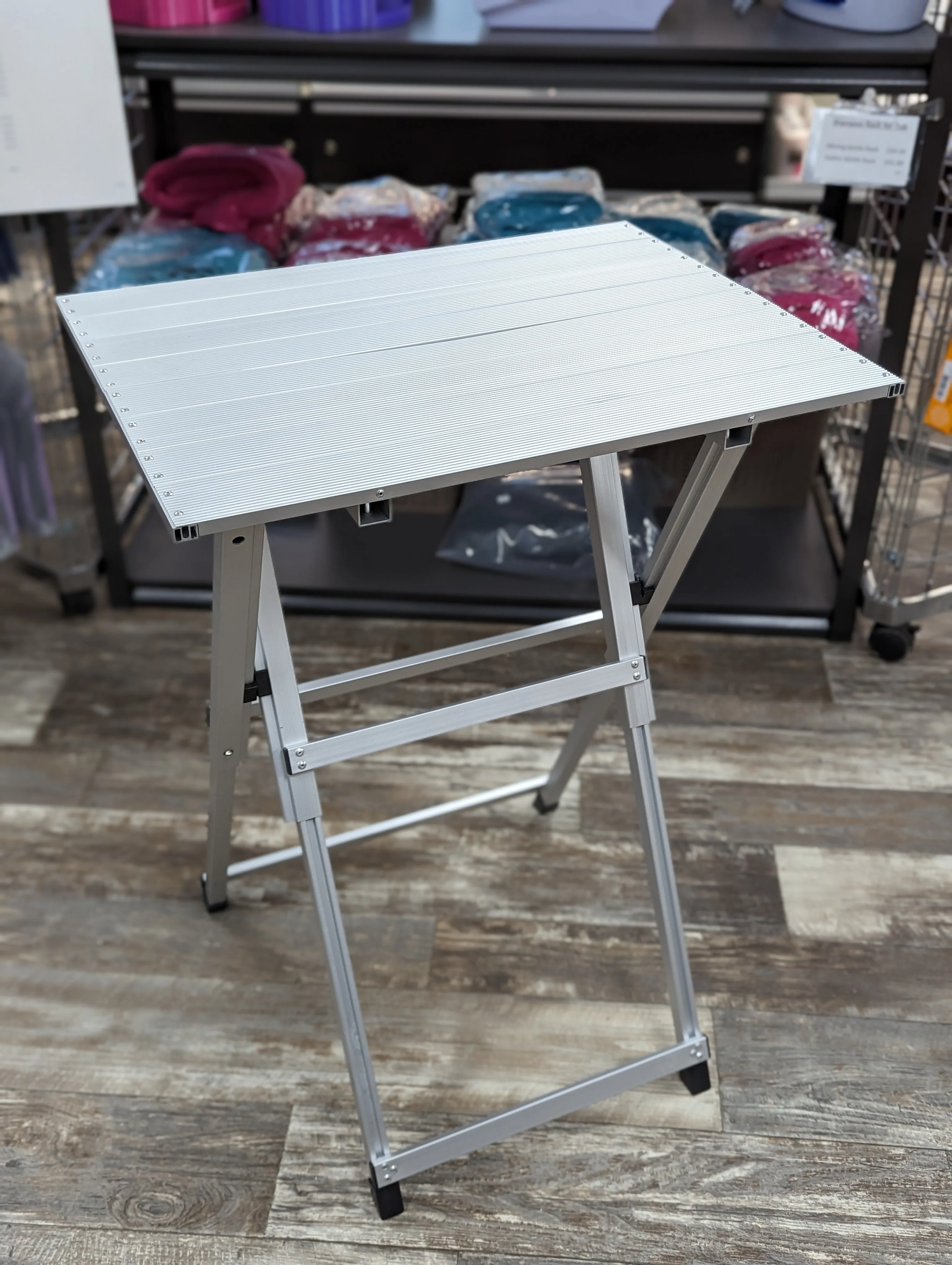 Ultra-Light Ringside Table
